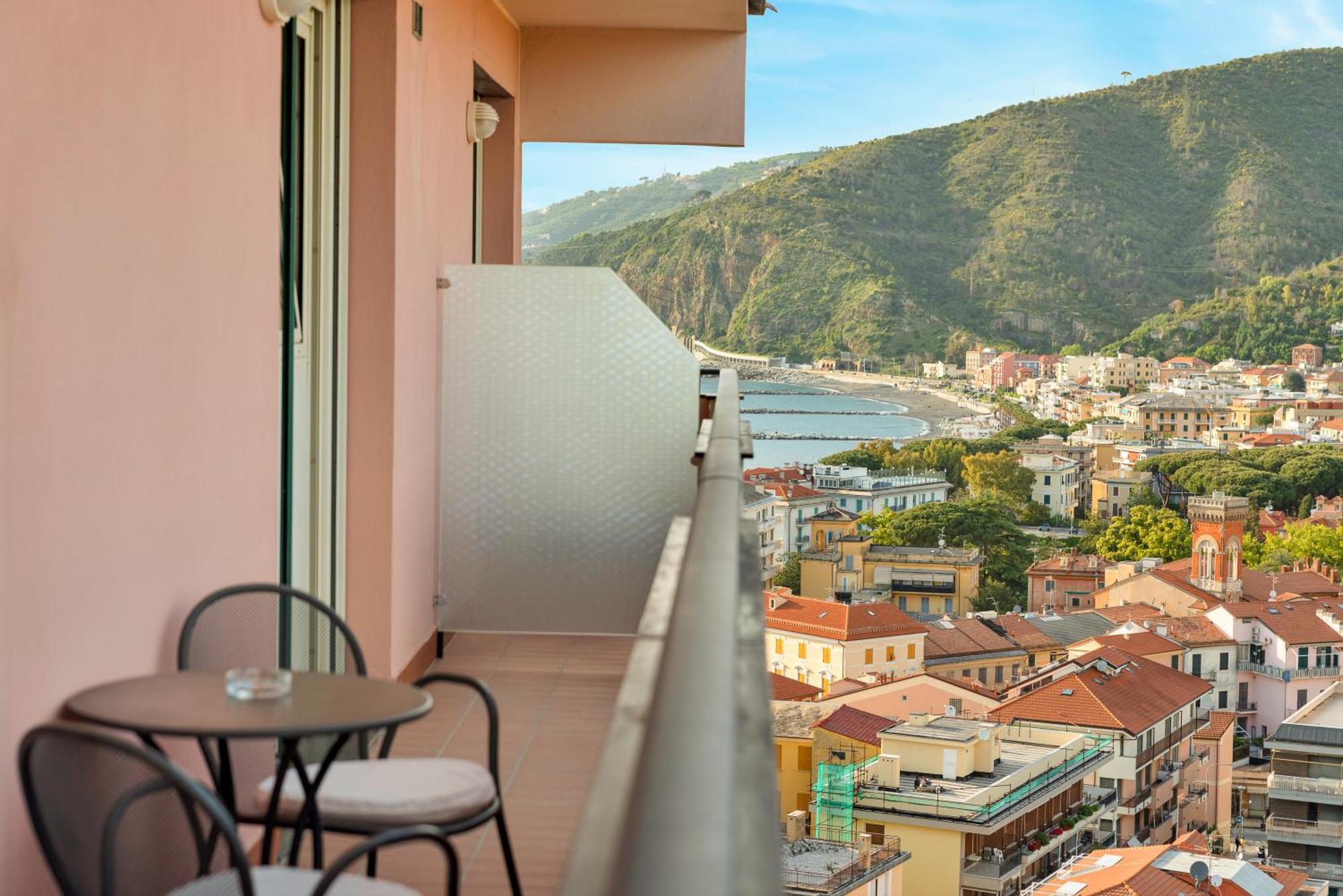Hotel Vis A Vis Сестри Леванте Екстериор снимка