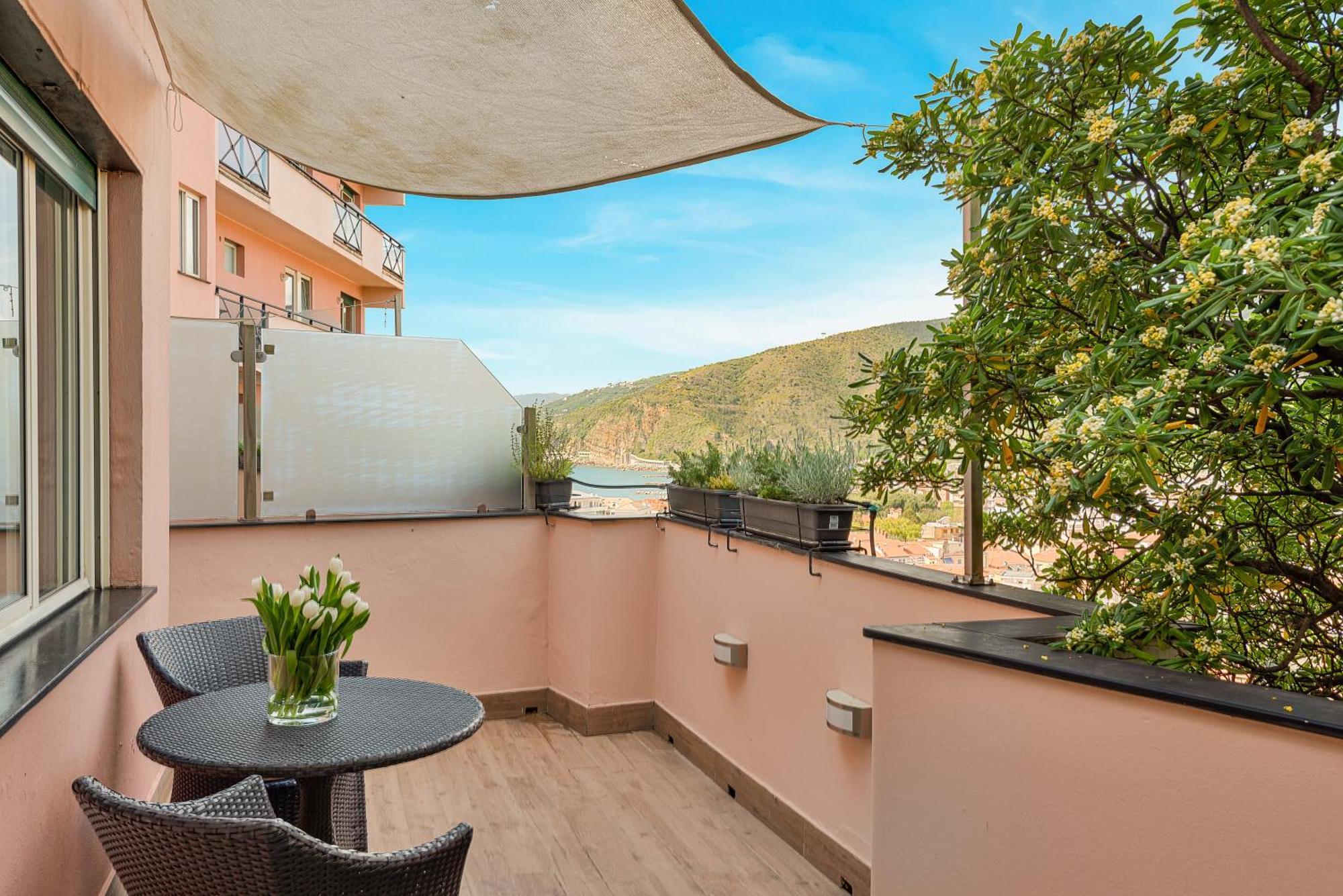 Hotel Vis A Vis Сестри Леванте Екстериор снимка