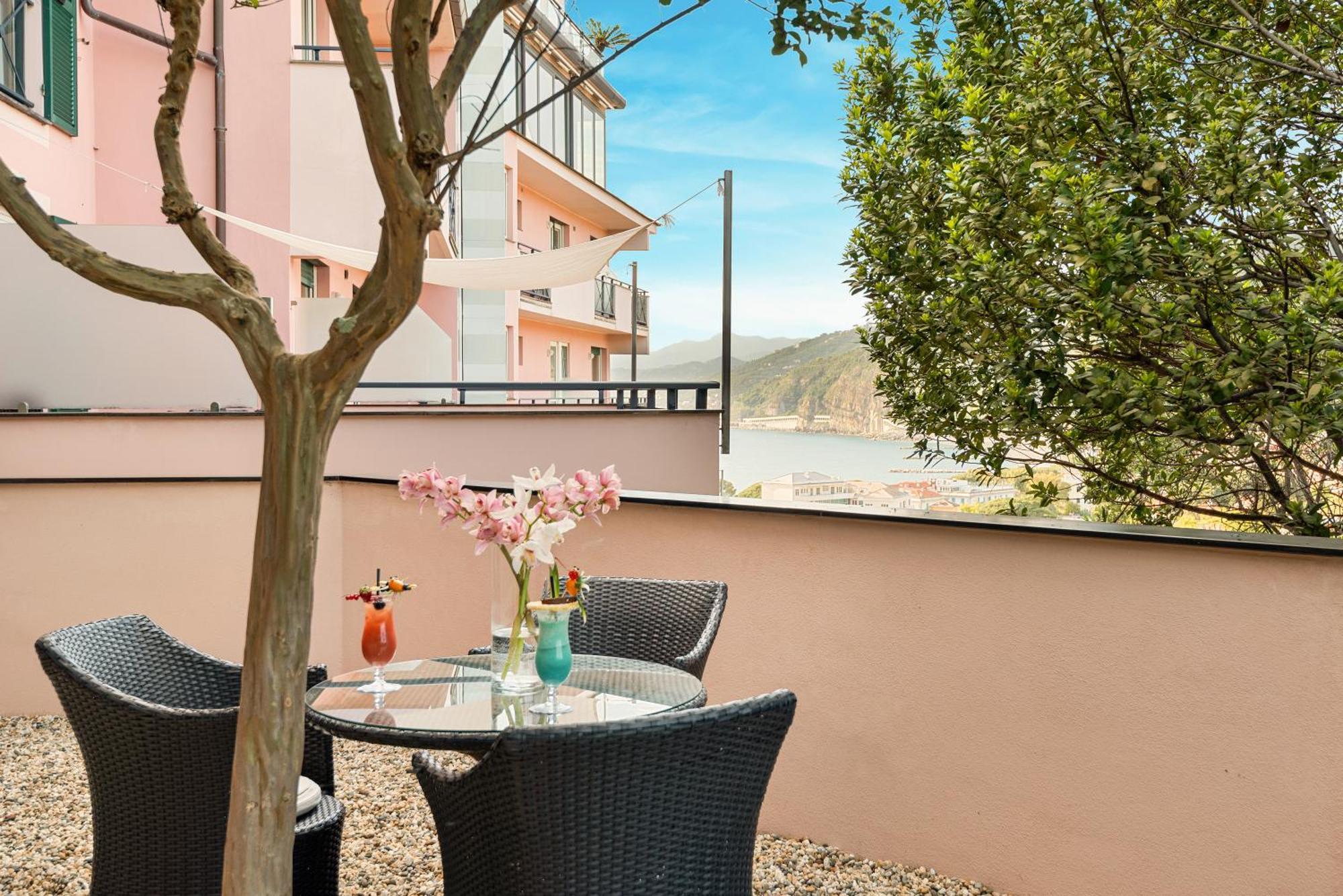 Hotel Vis A Vis Сестри Леванте Екстериор снимка